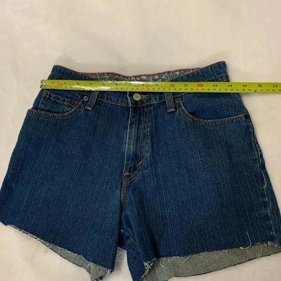 Levi's Women's Relaxed Jean Shorts 550 Size 6 - Picture 3 of 8